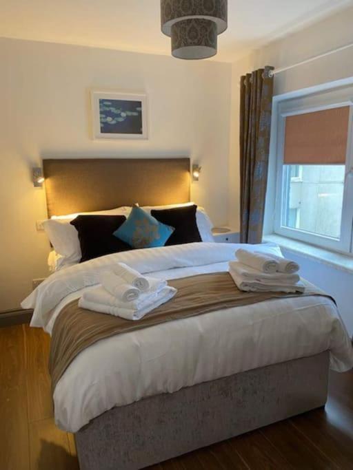 Location, Location - Modern 2 Bed Apt In 基拉尼 外观 照片