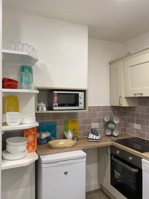 Location, Location - Modern 2 Bed Apt In 基拉尼 外观 照片